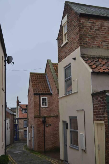 Bijou Romantic Retreat, Whitby Centre ภายนอก รูปภาพ