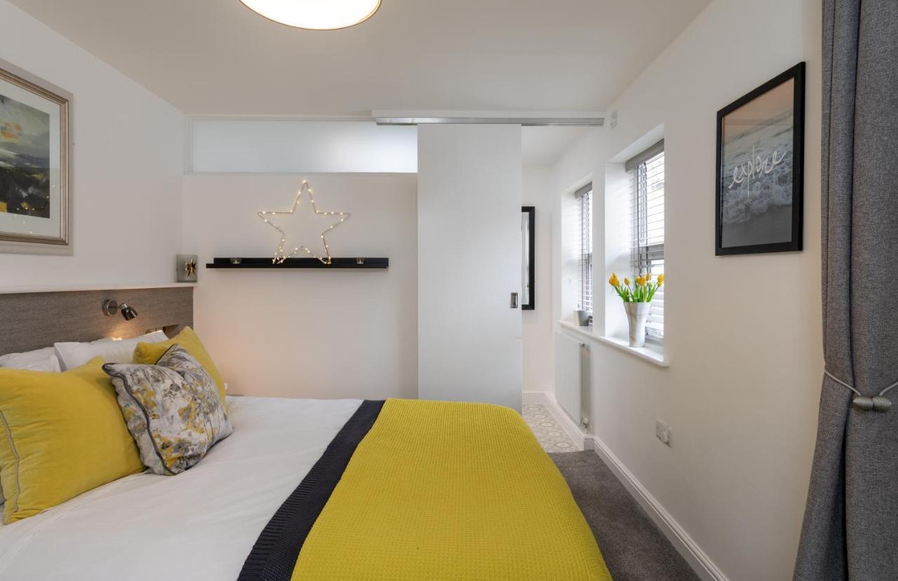 Bijou Romantic Retreat, Whitby Centre ภายนอก รูปภาพ