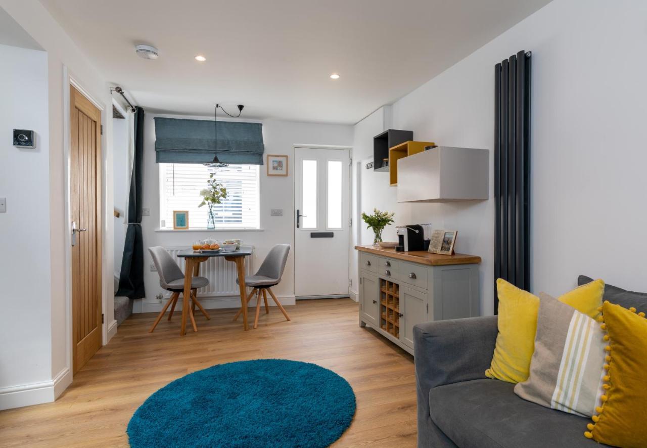 Bijou Romantic Retreat, Whitby Centre ภายนอก รูปภาพ