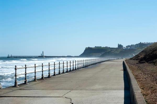 Bijou Romantic Retreat, Whitby Centre ภายนอก รูปภาพ