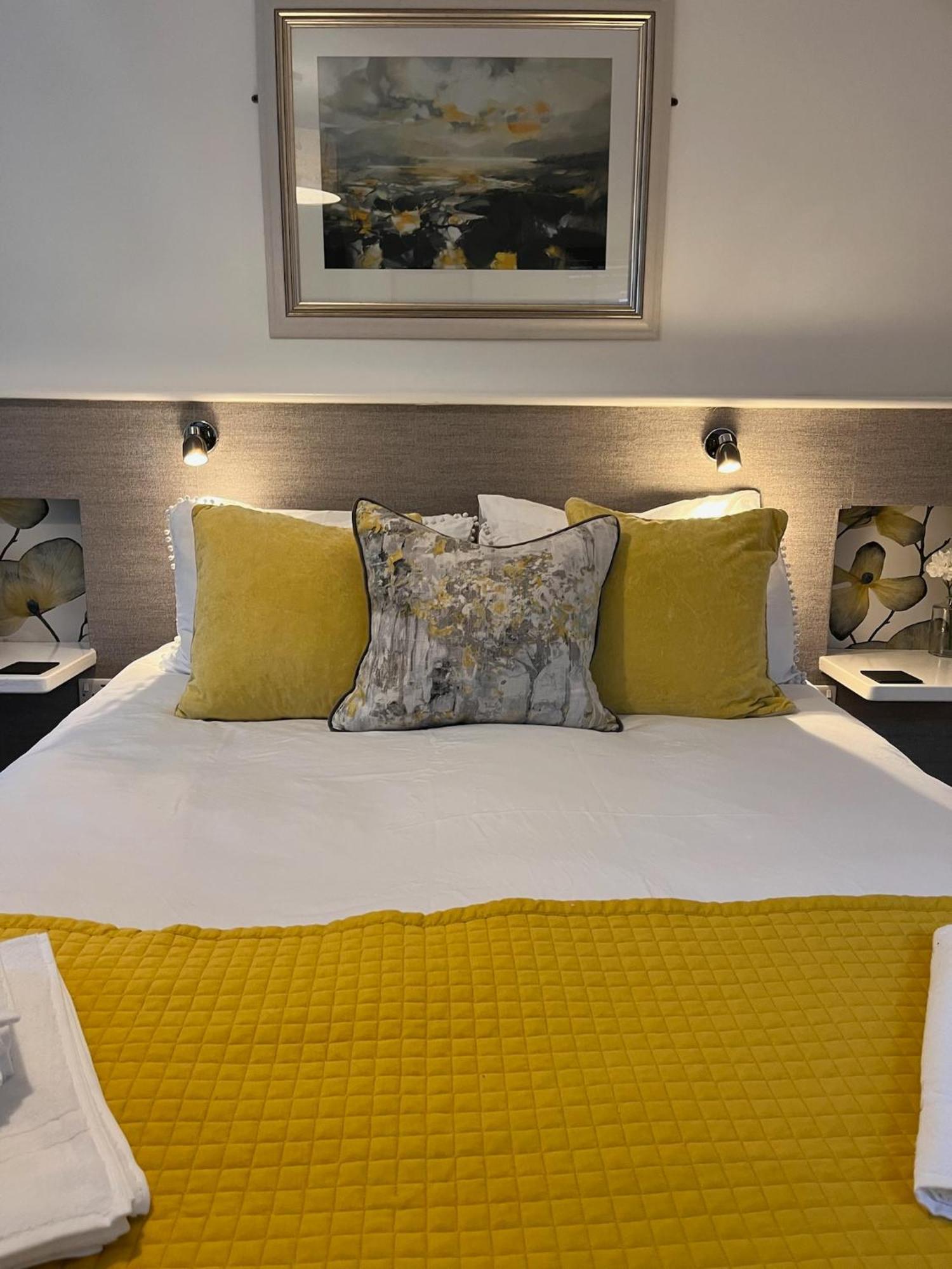 Bijou Romantic Retreat, Whitby Centre ภายนอก รูปภาพ